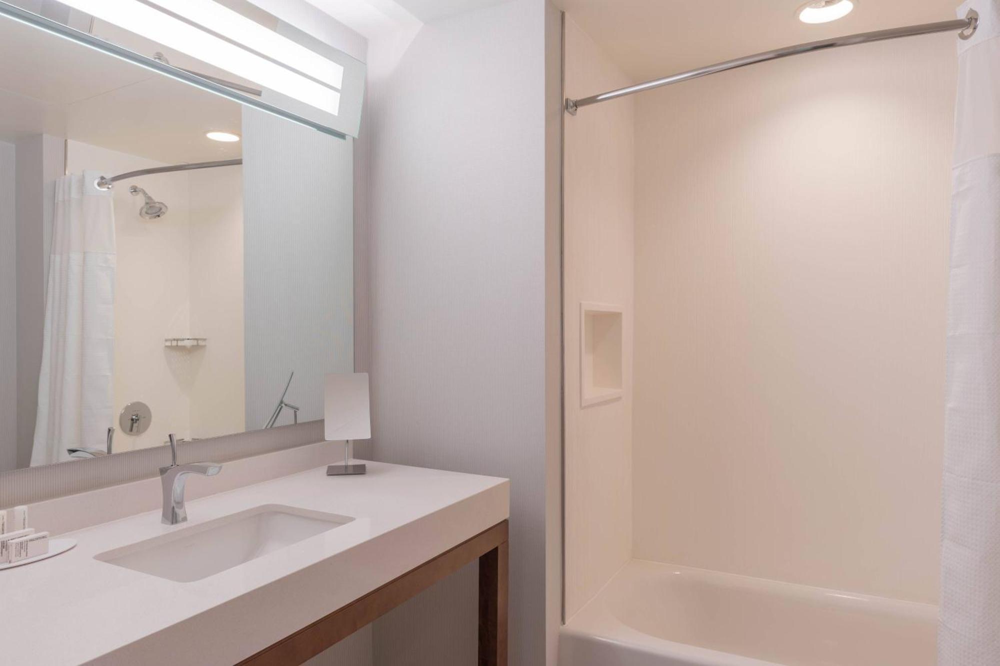 Courtyard By Marriott Thousand Oaks אגורה הילס מראה חיצוני תמונה